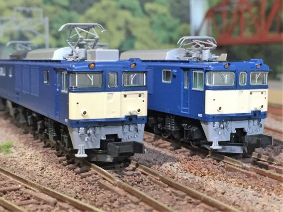 EF64 1001とEF64 1028の復活国鉄色セットが入線です。TOMIX 98990