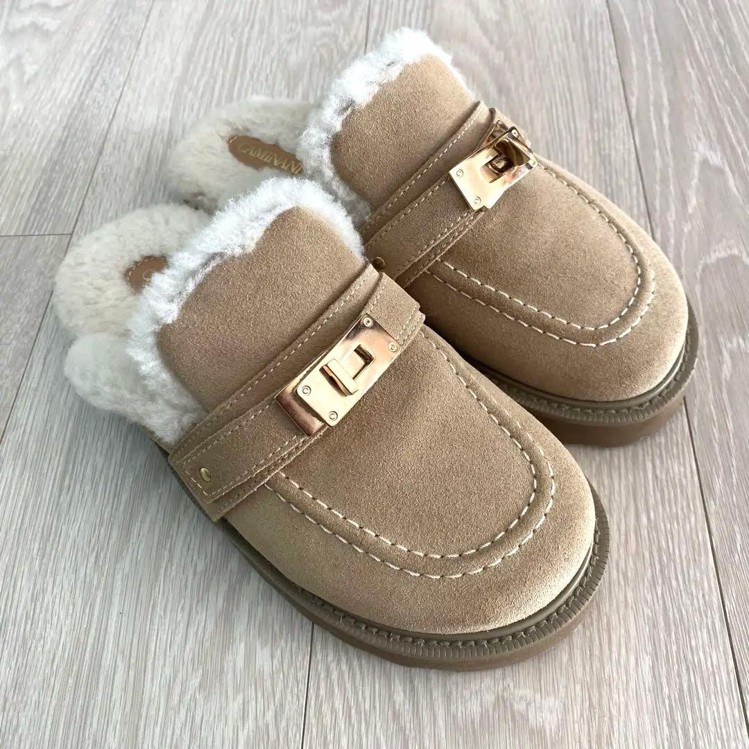 CAMINANDO カミナンド ベージュ ファー付き　バックルサンダル　2024 ⭐️極美品⭐️CAMINANDO カミナンド ファーサンダル 5/22.5 - メルカリ