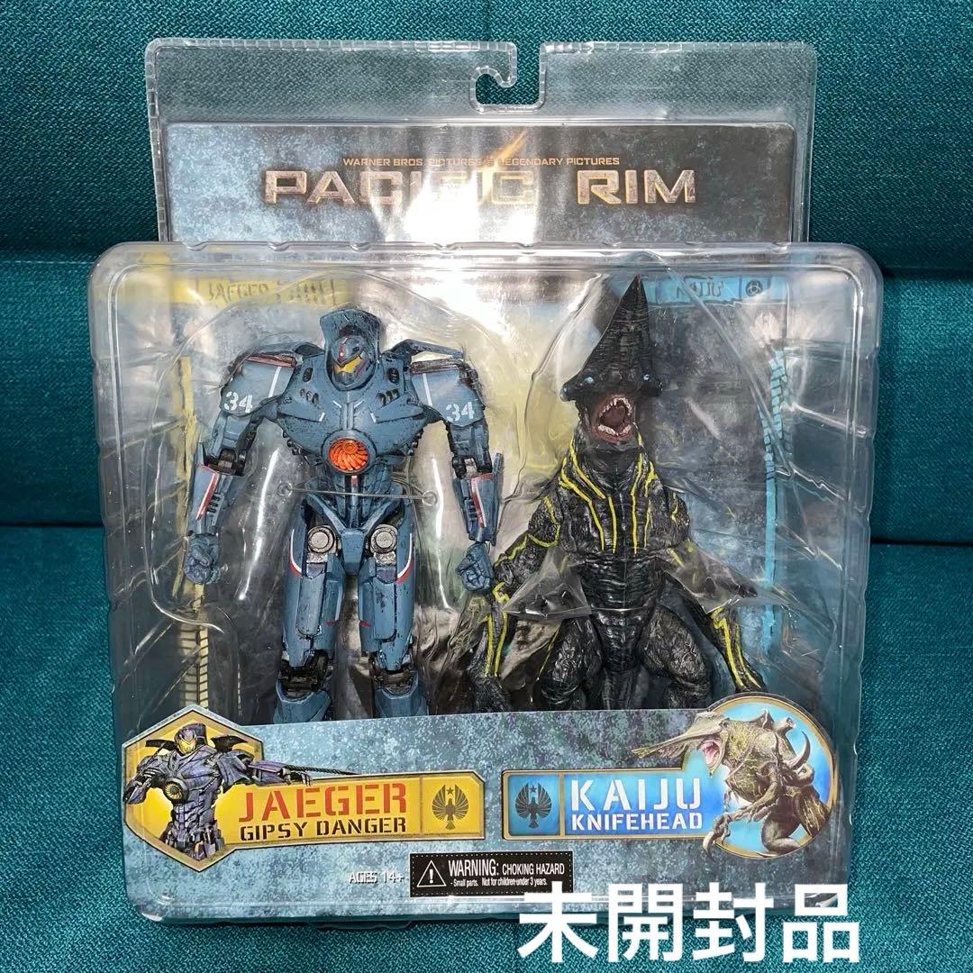 パシフィックリム　ジプシーデンジャー　ナイフヘッド NECA フィギュア Amazon.com: Pacific Rim Gipsy Danger and Knifehead 7-Inch Action